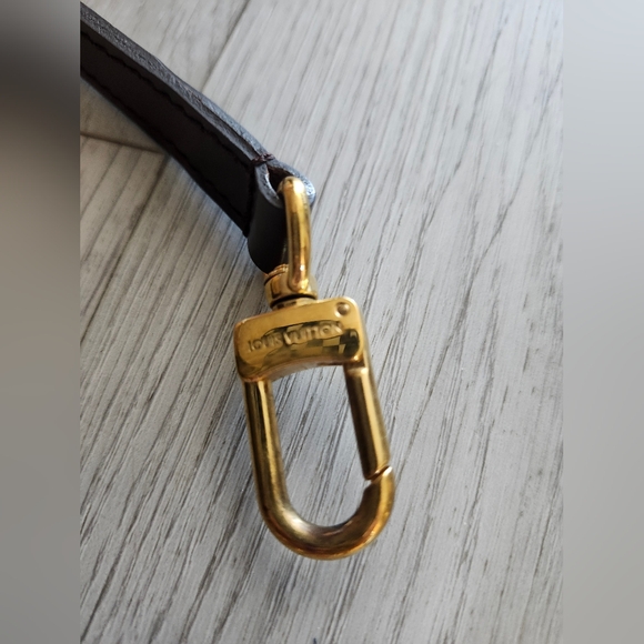 Louis Vuitton Brown Shoulder Strap with Gold Clasps - Picture 2 of 3